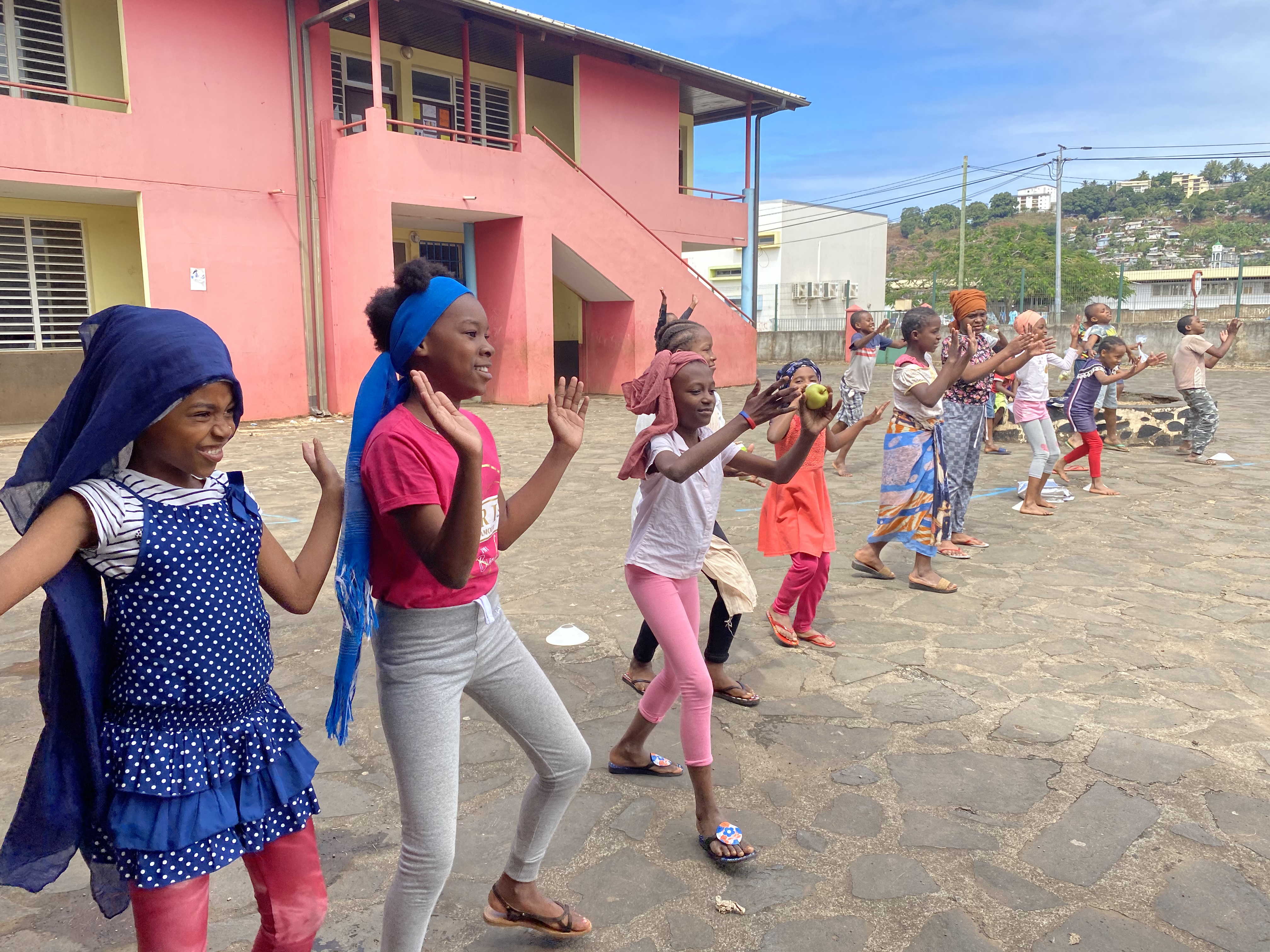 Les enfants de Kaweni durant une activité sportive lors des vacances apprenantes (Juillet 2020)