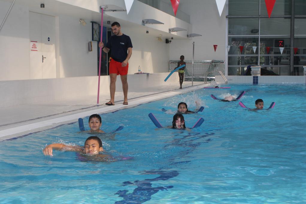 160 enfants ont appris à nager gratuitement.